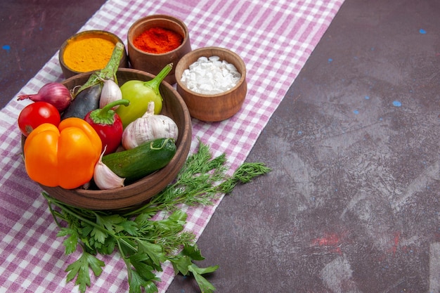 Mesa con ingredientes frescos